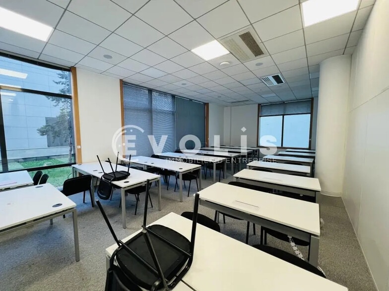 13 Boulevard Du Mont D'Est, Noisy-le-Grand à louer - Photo de l’immeuble – Image 3 sur 14