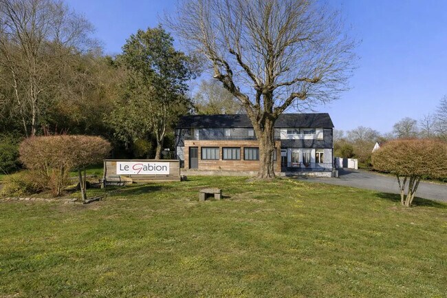 Plus de détails pour Local d’activités à vendre