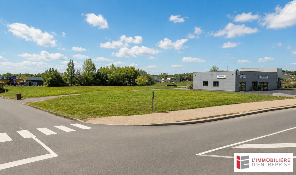 Local commercial dans VAL-D'ARGUENON à louer Photo de l’immeuble– Image 1 sur 2