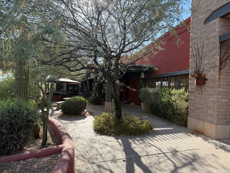 6130-6140 E Cave Creek Rd, Cave Creek, AZ à louer - Photo de l’immeuble – Image 3 sur 26