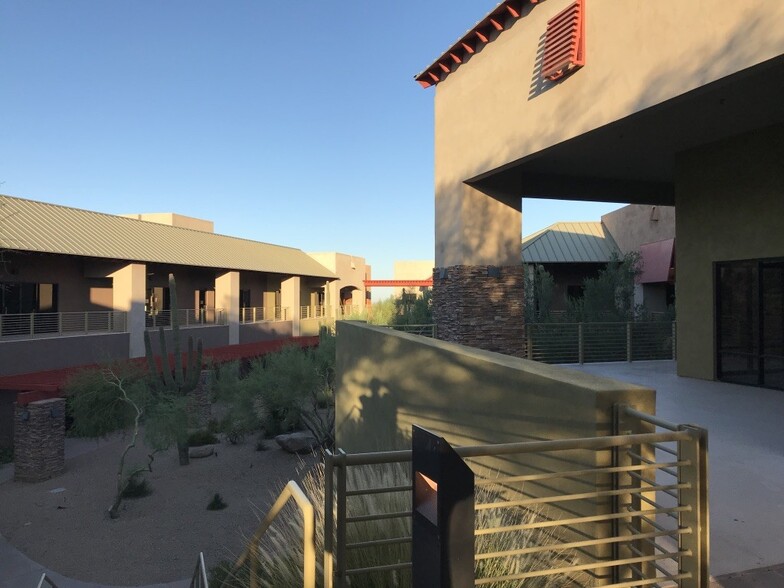 10045 E Dynamite Blvd, Scottsdale, AZ à louer - Photo de l’immeuble – Image 2 sur 3
