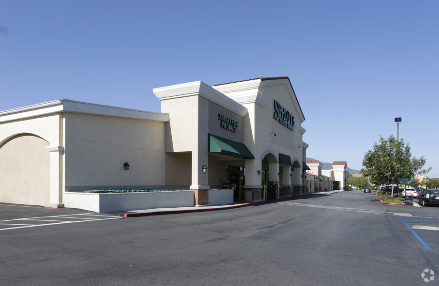 120-140 W Ontario Ave, Corona, CA à louer - Photo de l’immeuble – Image 2 sur 7