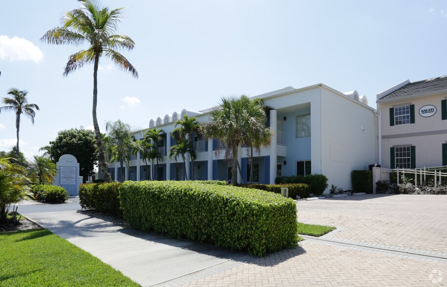 1020 8th Ave S, Naples, FL à louer - Photo de l’immeuble – Image 3 sur 9