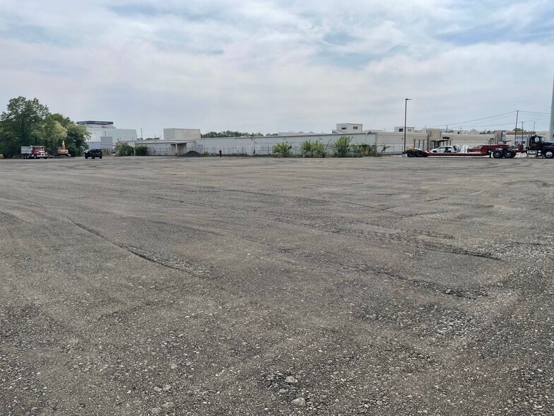 155 Glen Cove Rd, Carle Place, NY à louer - Photo de l’immeuble – Image 2 sur 4