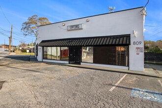 813 Hollywood Rd NW, Atlanta, GA à louer Photo intérieure– Image 1 sur 3