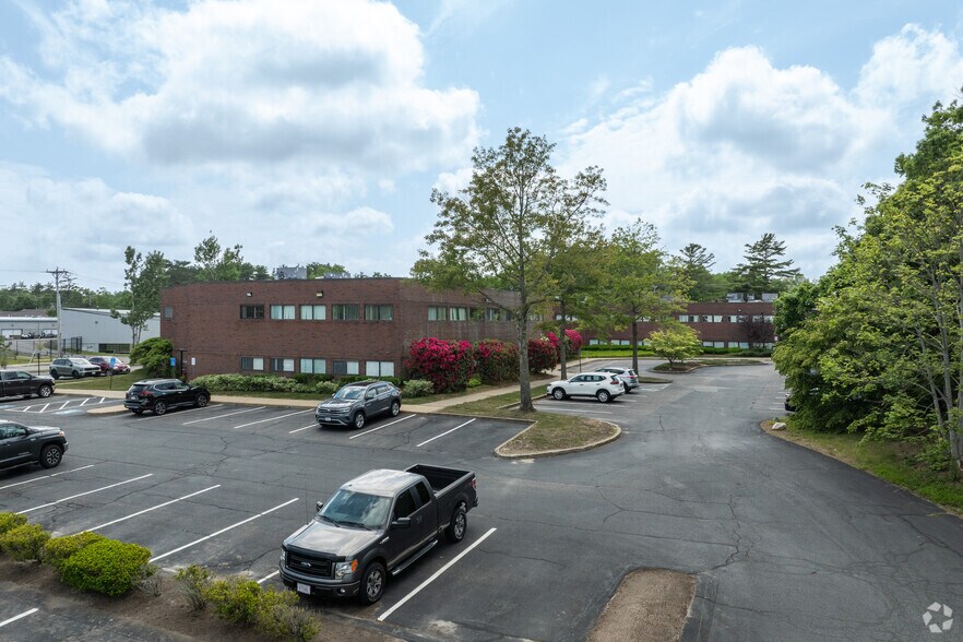 110 Long Pond Rd, Plymouth, MA à vendre - Photo de l’immeuble – Image 3 sur 5