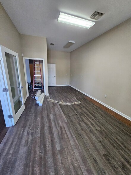 6801 Menchaca Rd, Austin, TX à louer - Photo de l’immeuble – Image 2 sur 9
