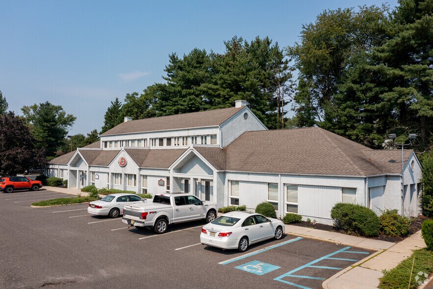 112 Haddontowne Ct, Cherry Hill, NJ à vendre - Photo de l’immeuble – Image 3 sur 12