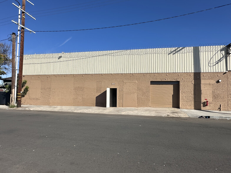 1129 E 29th St, Los Angeles, CA à louer - Photo de l’immeuble – Image 1 sur 7