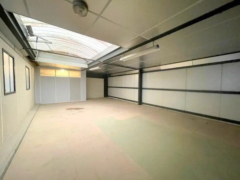 Local d'activités dans Houilles à vendre - Photo de l’immeuble – Image 1 sur 7