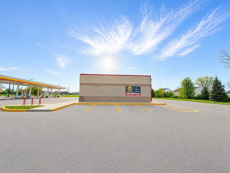 720 E Tillman Rd, Fort Wayne, IN à louer - Photo de l’immeuble – Image 3 sur 4