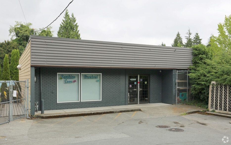 4266 Deep Cove Rd, North Vancouver District, BC à vendre - Photo principale – Image 2 sur 4