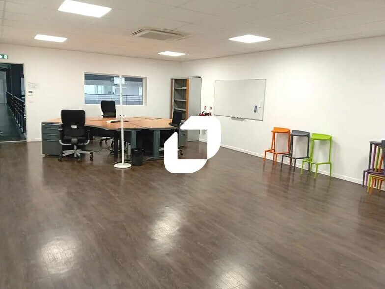 Bureau dans Collégien à louer - Photo de l’immeuble – Image 3 sur 7