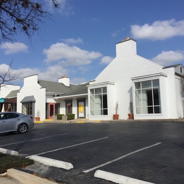6700-6712 N New Braunfels Ave, San Antonio, TX à louer - Photo de l’immeuble – Image 2 sur 16