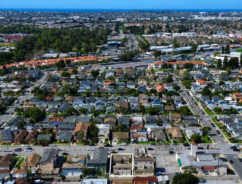 2022 Cabrillo Ave, Torrance, CA à vendre - Photo de l’immeuble – Image 2 sur 4