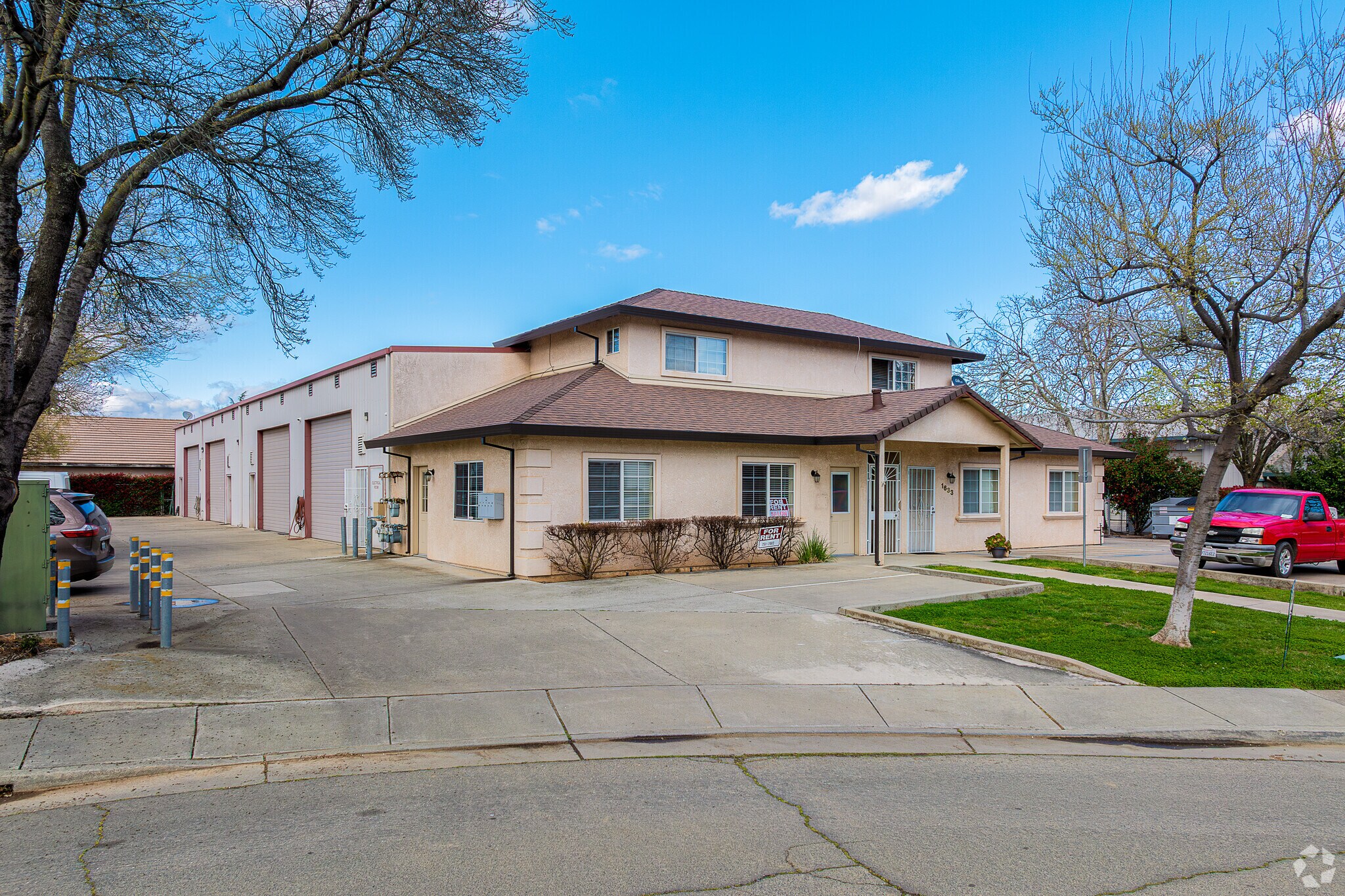 1633 Starr Dr, Yuba City, CA à louer Photo principale– Image 1 sur 19