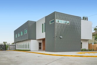 2535 North Fwy, Houston, TX à louer Photo de l’immeuble– Image 2 sur 3