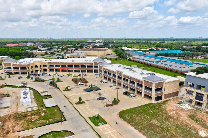 4899 Highway 6, Missouri City, TX à louer - Photo de l’immeuble – Image 3 sur 7