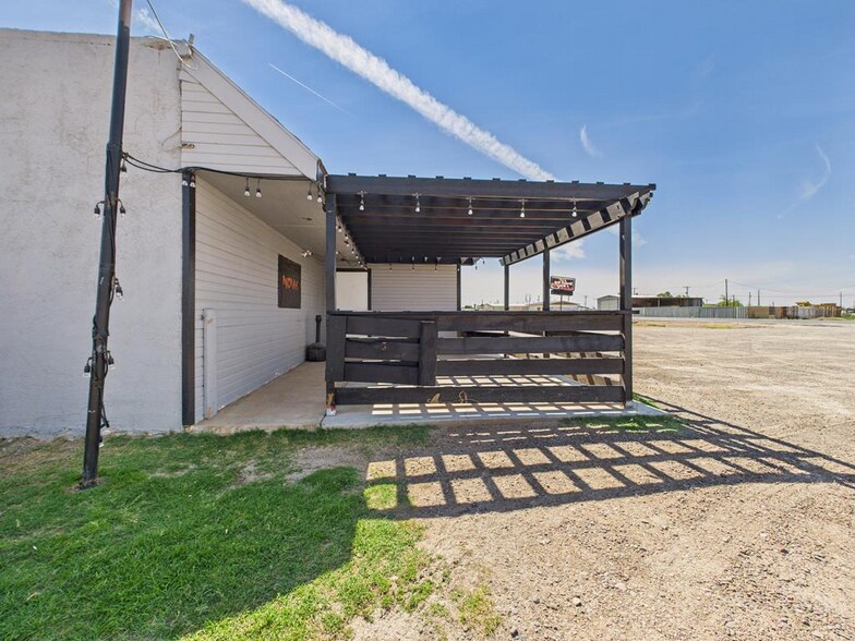 1330 E 3rd St, Pecos, TX à vendre - Photo de l’immeuble – Image 2 sur 24