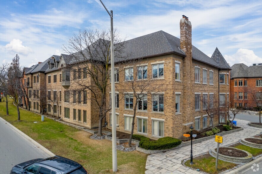 40-54 Village Centre Ct, Mississauga, ON à louer - Photo de l’immeuble – Image 2 sur 5