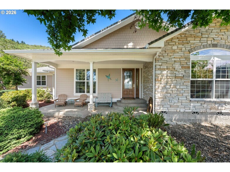 420 Cascara Ln, Roseburg, OR à vendre - Photo principale – Image 1 sur 1