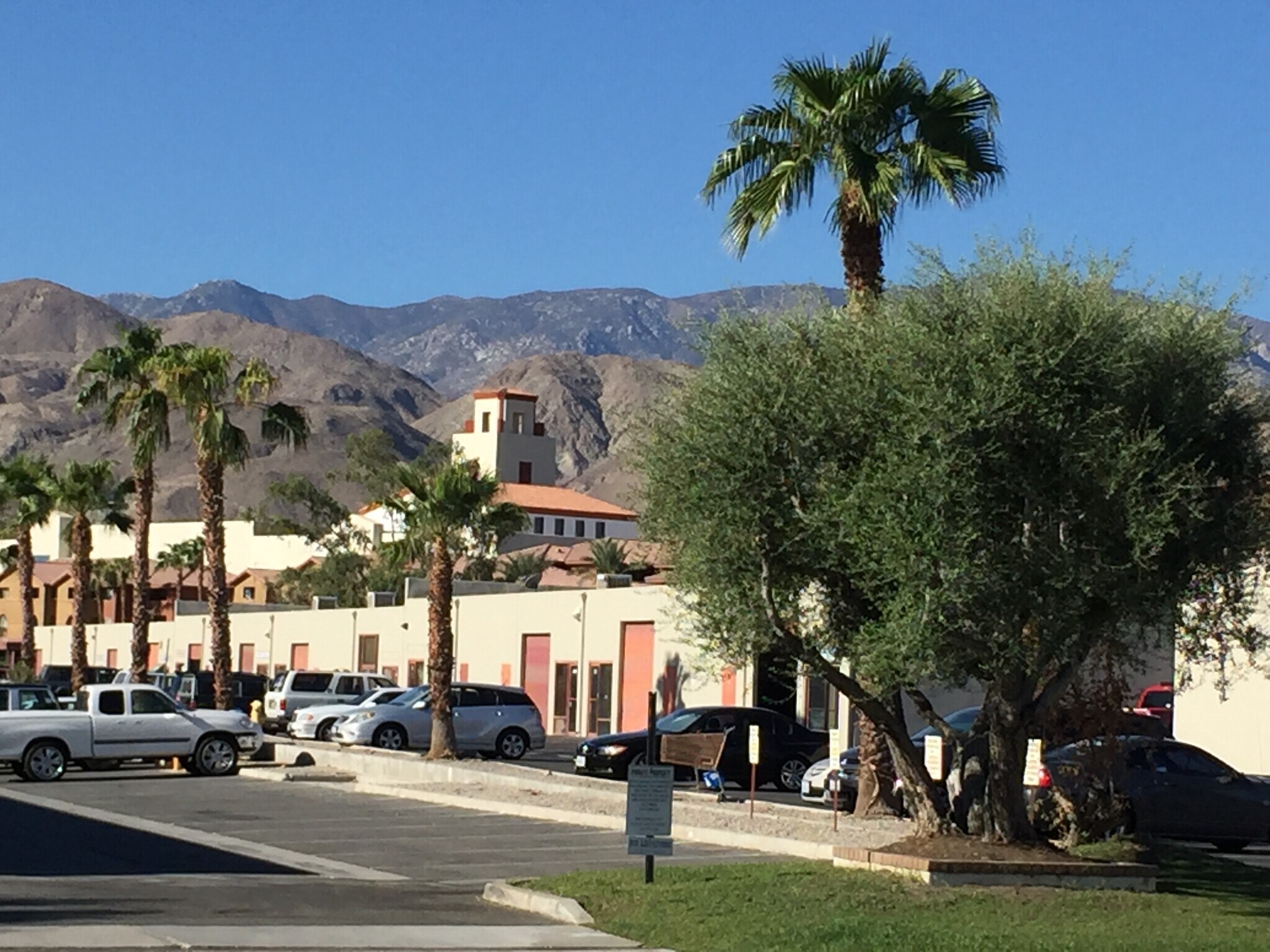 68733 Perez Rd, Cathedral City, CA à louer Photo principale– Image 1 sur 7