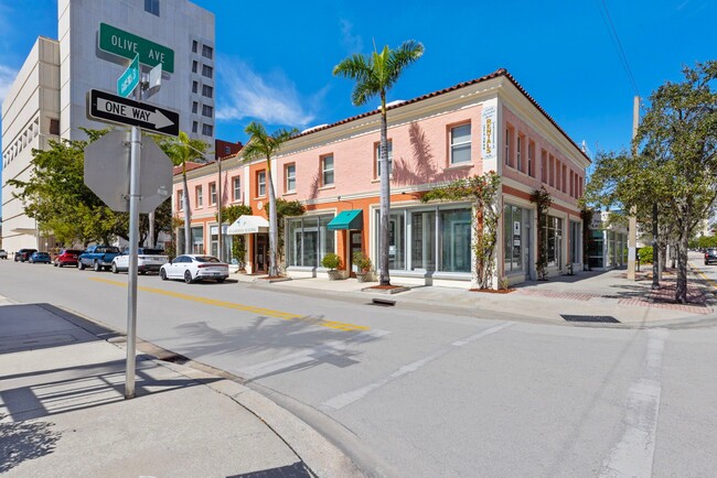 Plus de détails pour 303-311 Gardenia St, West Palm Beach, FL - Bureau/Local commercial, Local commercial à louer