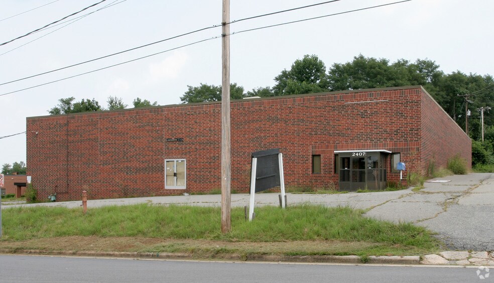 2407 Schirra Pl, High Point, NC à louer - Photo de l’immeuble – Image 2 sur 3