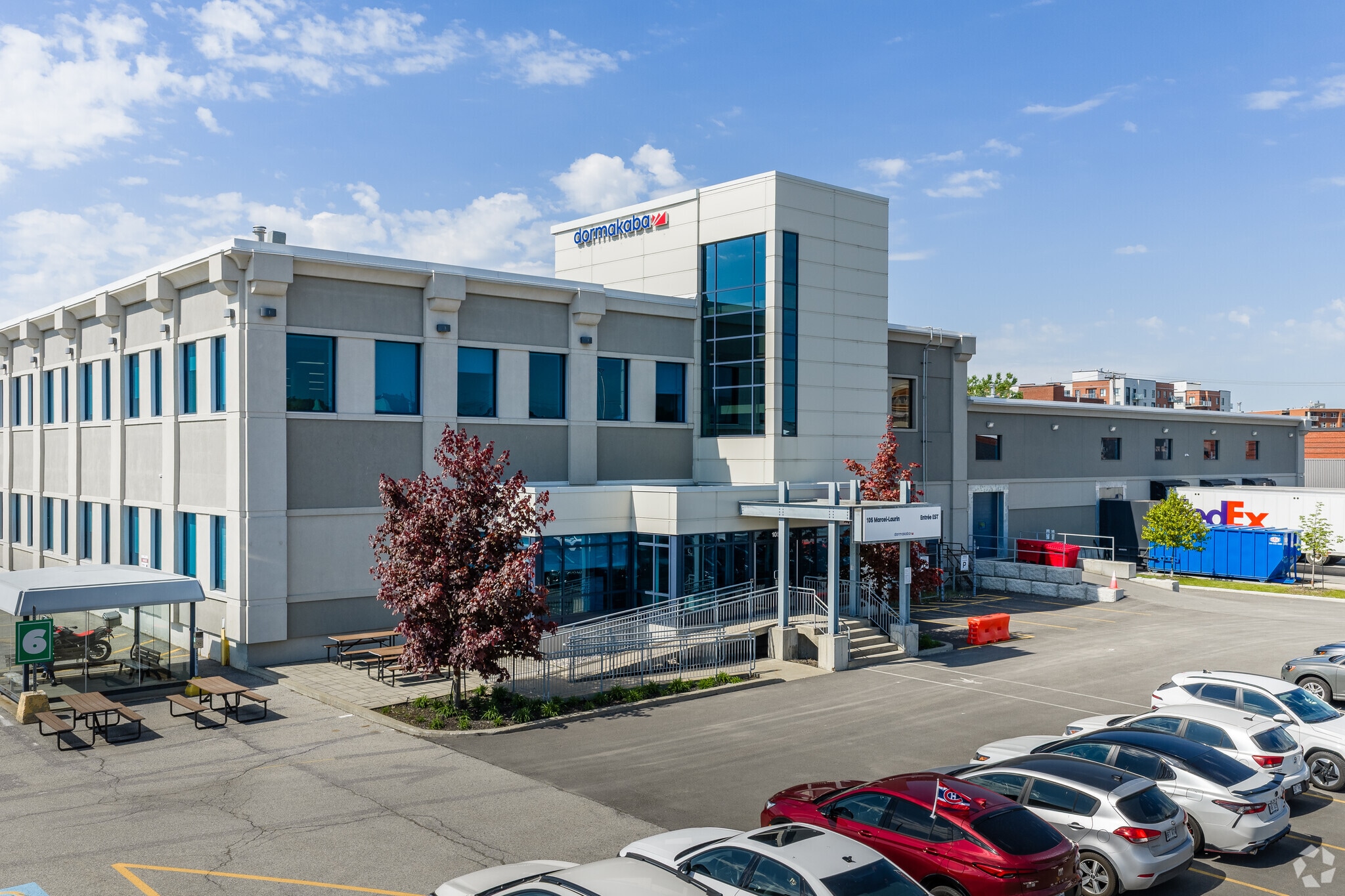 101-105 Marcel-Laurin, Montréal, QC à louer Photo principale– Image 1 sur 5