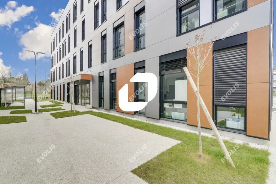 Bureau dans Lieusaint à louer - Photo de l’immeuble – Image 3 sur 14