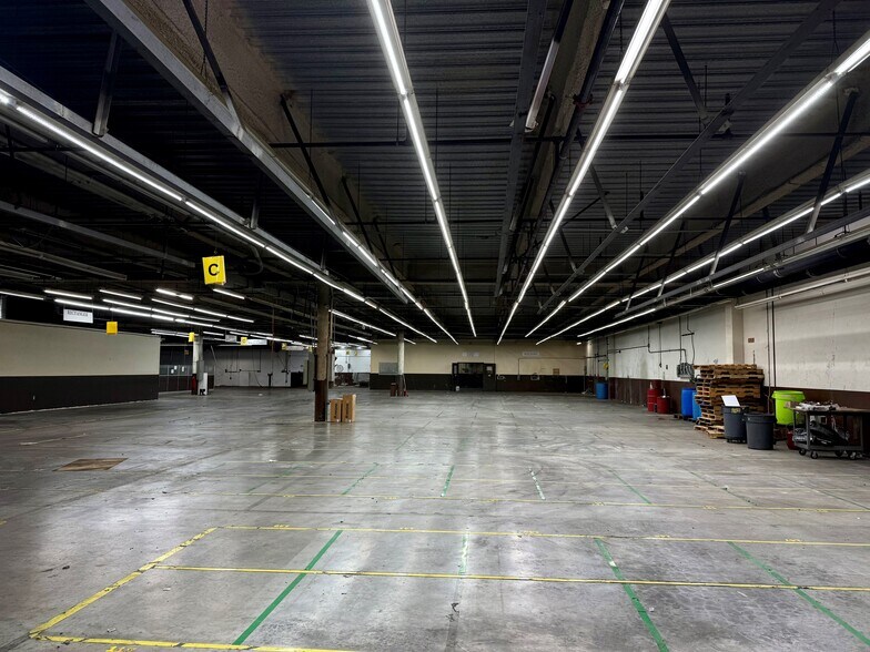 3940 Pixie Ave, Lakewood, CA à louer - Photo de l’immeuble – Image 2 sur 17