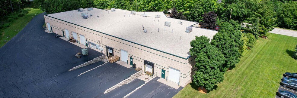 5462-5482 S Westridge Dr, New Berlin, WI à louer - Photo de l’immeuble – Image 2 sur 3