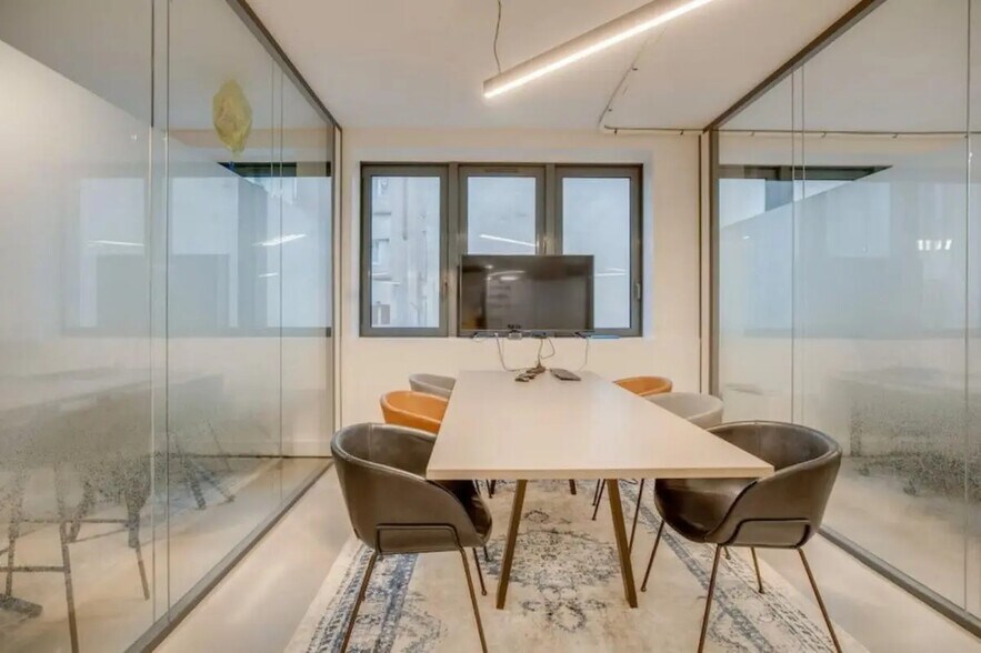 18 Rue D'Hauteville, Paris à louer - Photo de l’immeuble – Image 3 sur 7