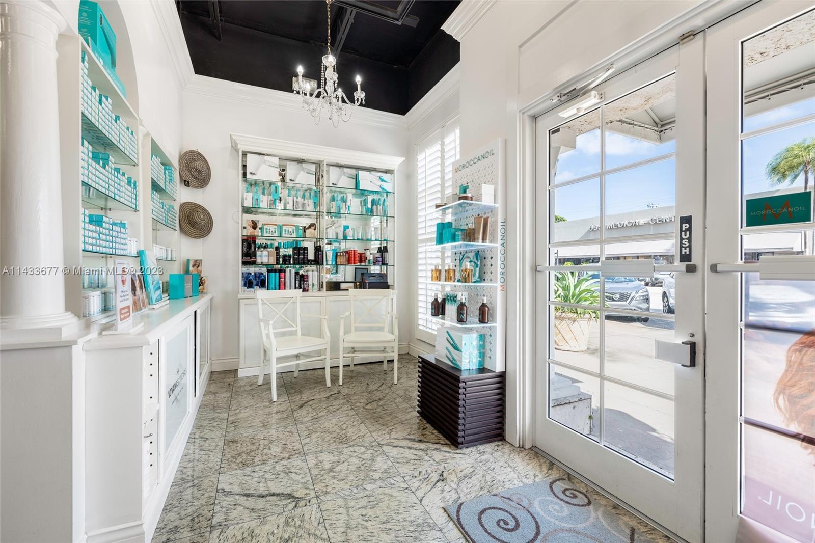 520 Biltmore Way, Coral Gables, FL à vendre Photo intérieure– Image 1 sur 16