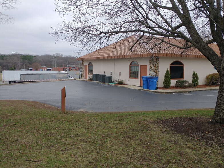 303 Salisbury Ave, Albemarle, NC à vendre - Photo de l’immeuble – Image 3 sur 14
