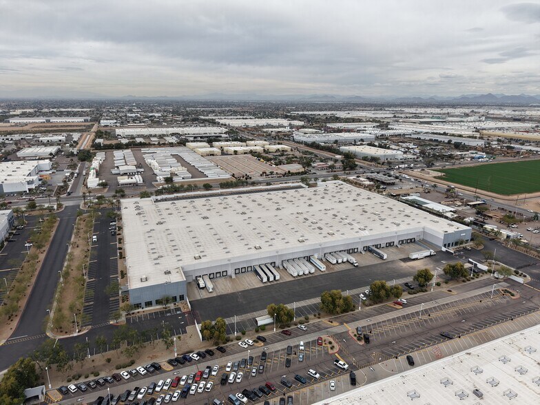 6825 W Buckeye Rd, Phoenix, AZ à louer - Photo de l’immeuble – Image 3 sur 3