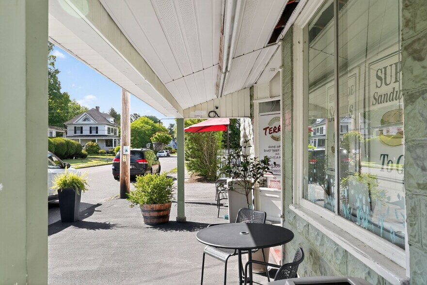 56 Emerson St, Kingston, NY à vendre - Photo de l’immeuble – Image 3 sur 19