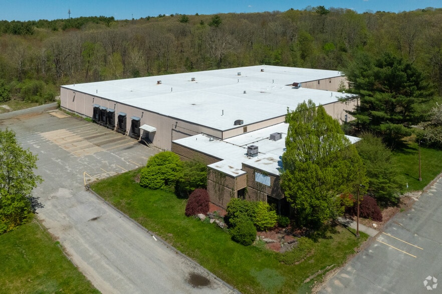 23 Dana Rd, Oxford, MA à vendre - Photo principale – Image 1 sur 9