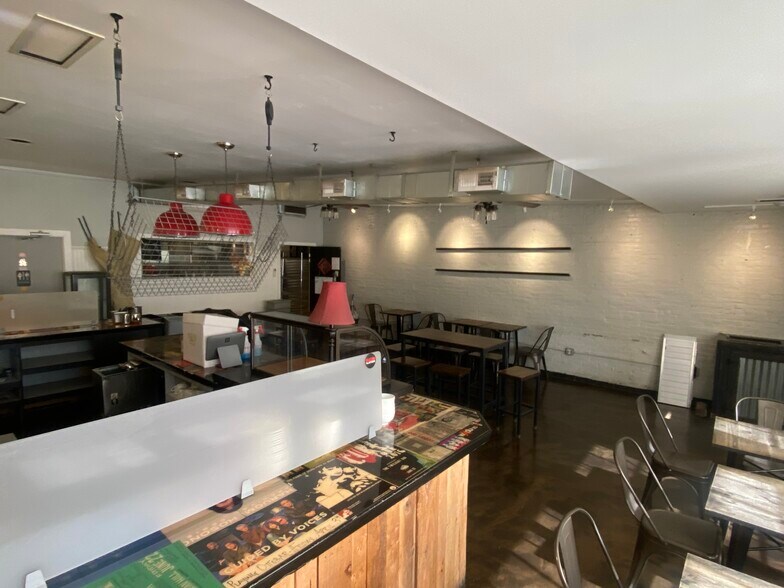1010 Morton St, Baltimore, MD à louer - Photo de l’immeuble – Image 3 sur 10