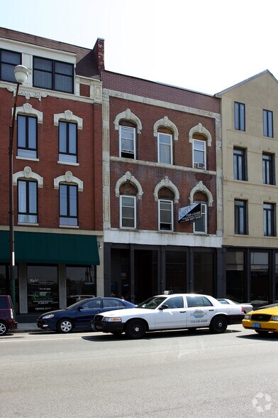 683-685 N Milwaukee Ave, Chicago, IL à louer - Photo de l’immeuble – Image 2 sur 37