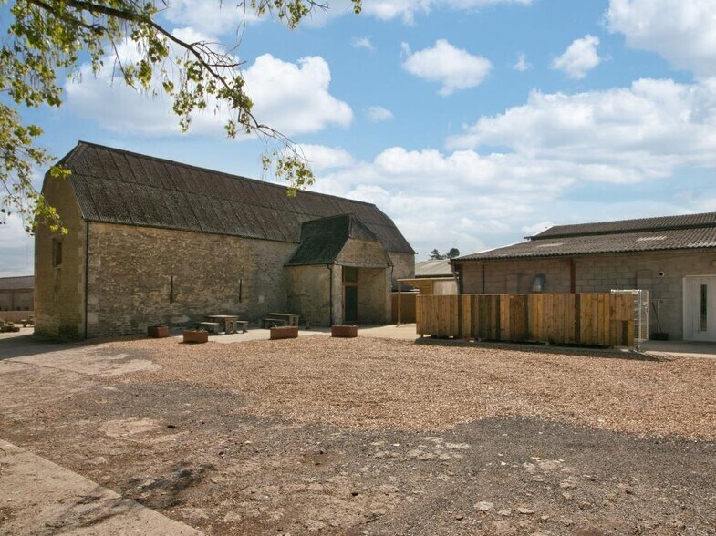 1 Bradfield Manor Farm, Malmesbury, Hullavington à louer - Photo de l’immeuble – Image 2 sur 2