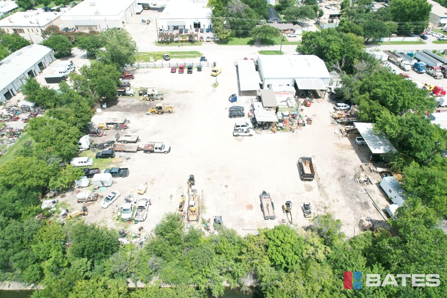 10709 Goodnight Ln, Dallas, TX à louer - Photo de l’immeuble – Image 3 sur 5