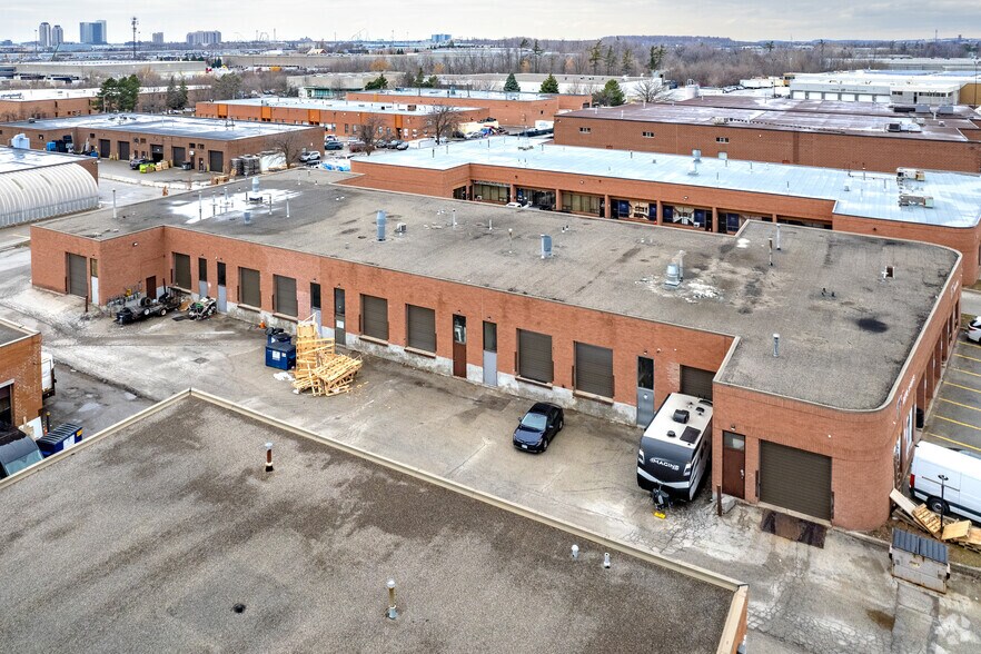 90 Basaltic Rd, Concord, ON à louer - Photo de l’immeuble – Image 2 sur 2