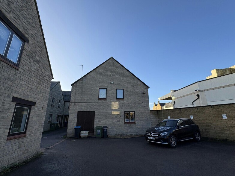 High St, Witney à louer - Photo de l’immeuble – Image 3 sur 5