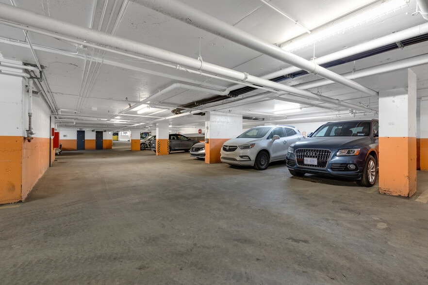 400 Boul René-Lévesque O, Montréal, QC à louer - Photo de l’immeuble – Image 2 sur 10