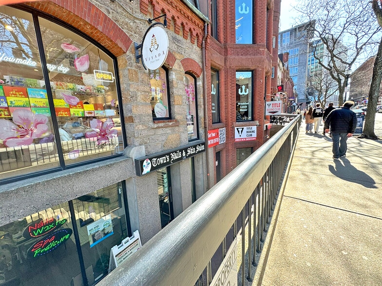 338 Newbury St, Boston, MA à louer - Photo de l’immeuble – Image 2 sur 6