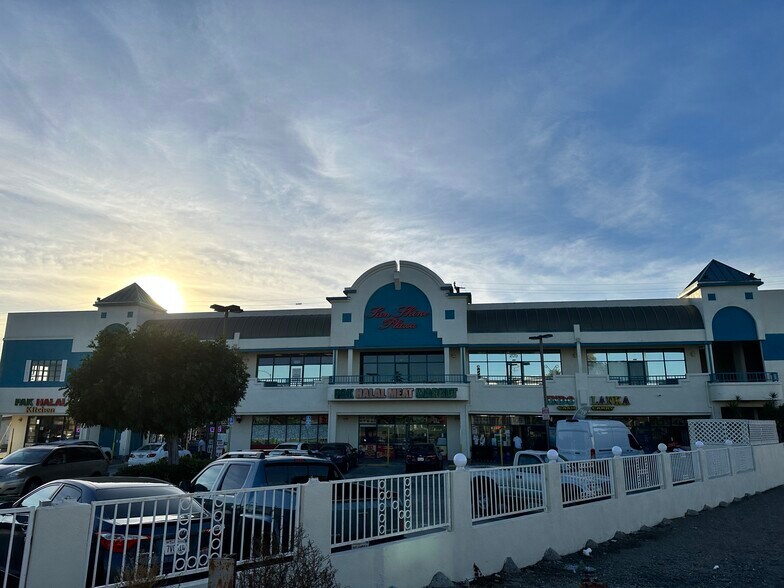 18743 Pioneer Blvd, Artesia, CA à louer - Photo de l’immeuble – Image 3 sur 3