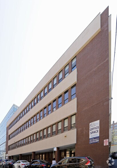 120 Stuyvesant Pl, Staten Island, NY à louer - Photo de l’immeuble – Image 2 sur 7