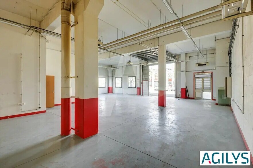 Local d’activités dans à louer - Photo de l’immeuble – Image 3 sur 5