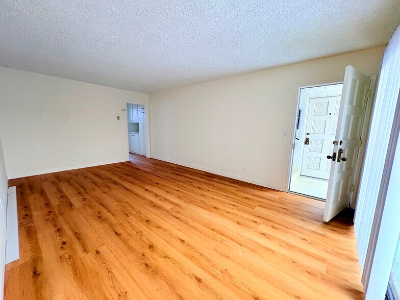 12718 Mitchell Ave, Los Angeles, CA à vendre - Photo de l’immeuble – Image 2 sur 10